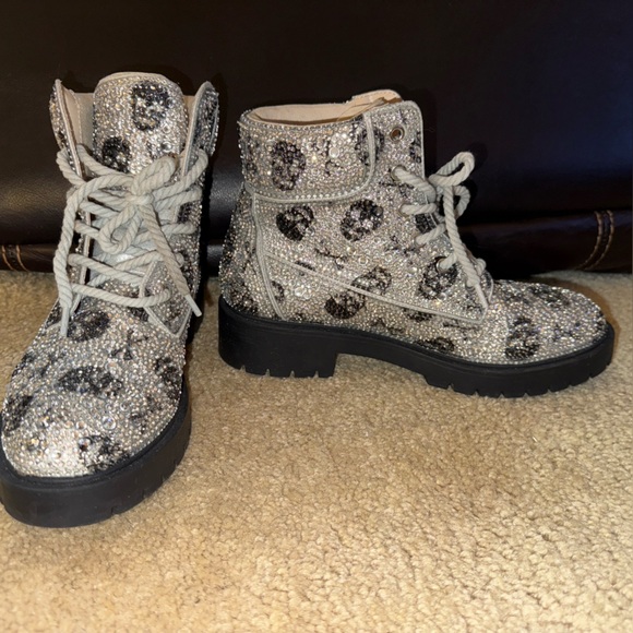 Betsey Johnson Glittering Skull Combat Boots SB-HUDSN size 9M - Picture 3 of 11